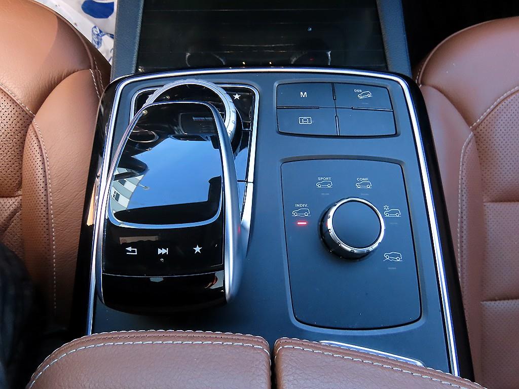 Mercedes Benz GLE Class - Vista 12