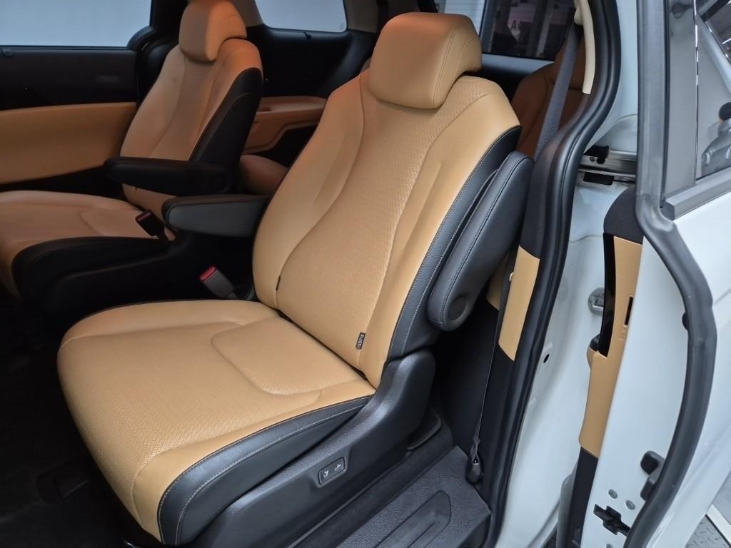 KIA Carnival - Vista 10