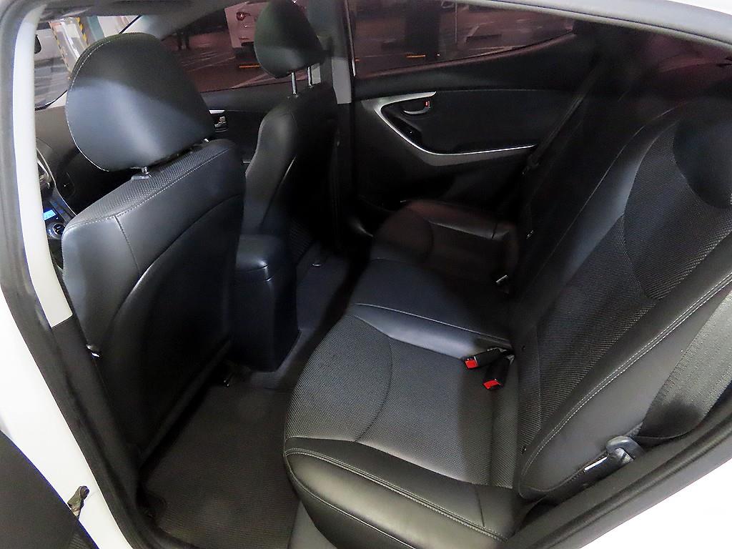 HYUNDAI Avante - Vista 7