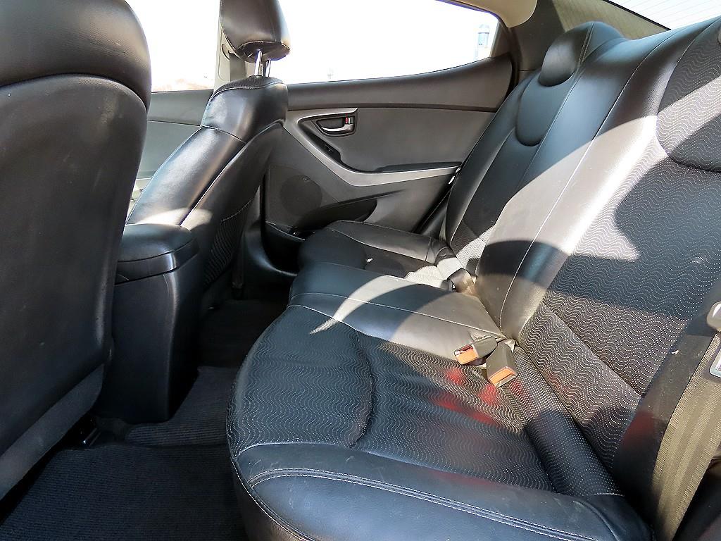 HYUNDAI Avante - Vista 6