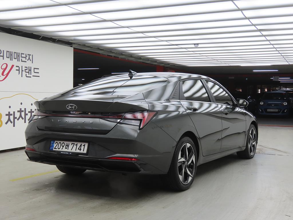 HYUNDAI Avante - Vista 4