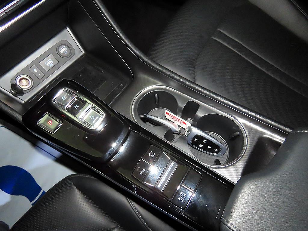 HYUNDAI Sonata - Vista 12