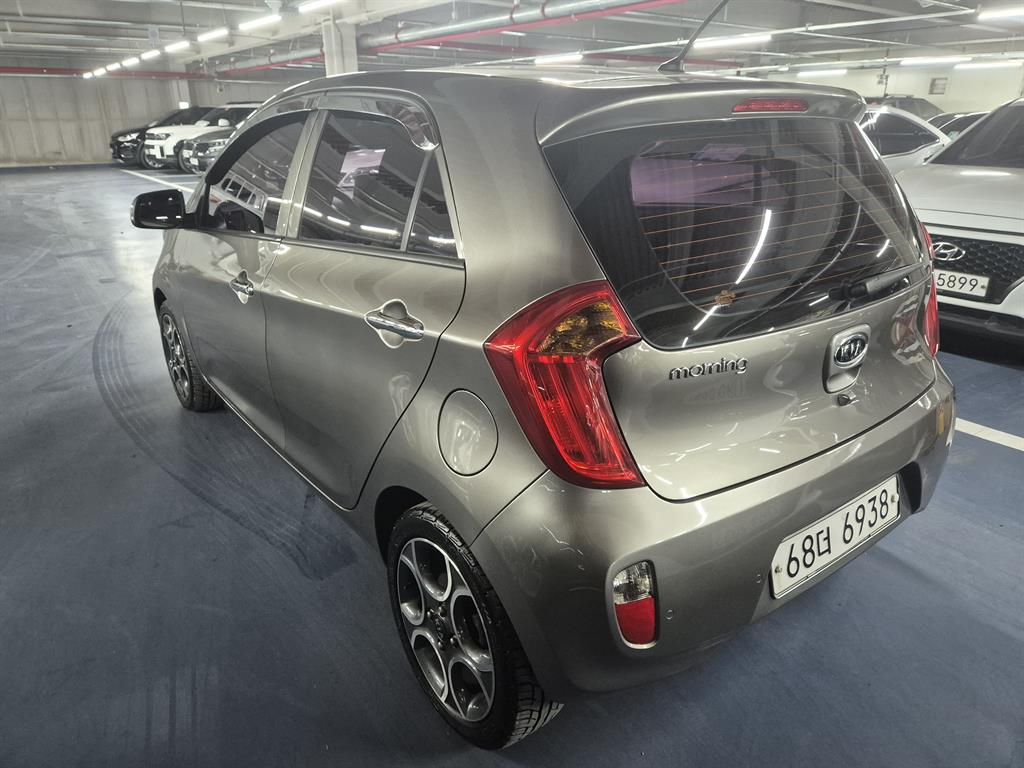 KIA Morning - Vista 4