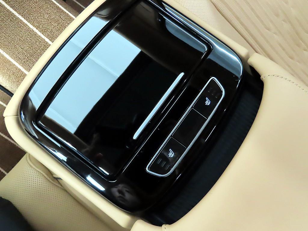 Genesis G80 - Vista 12