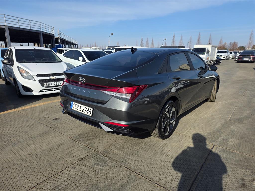 HYUNDAI Avante - Vista 4