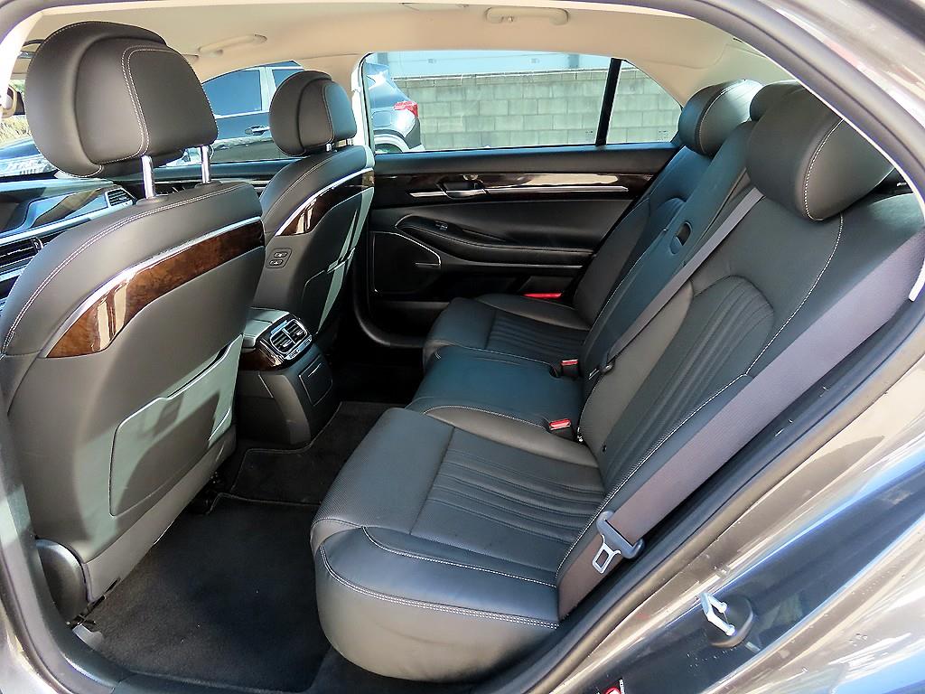 Genesis G90 - Vista 6