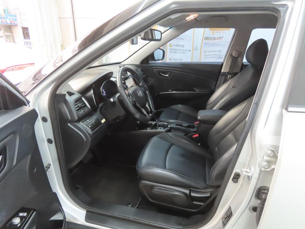 Ssangyong Tivoli - Vista 5