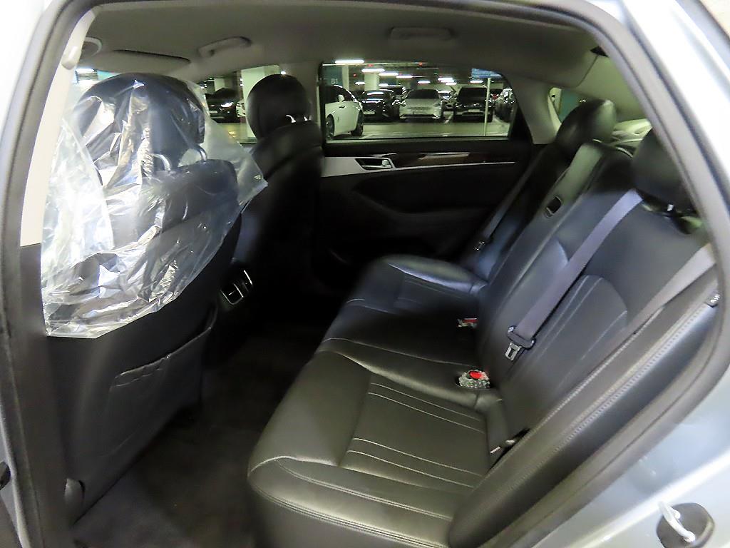 HYUNDAI Genesis - Vista 7