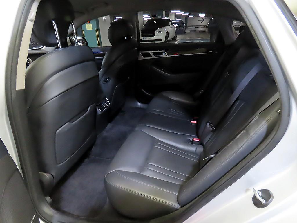 HYUNDAI Genesis - Vista 7