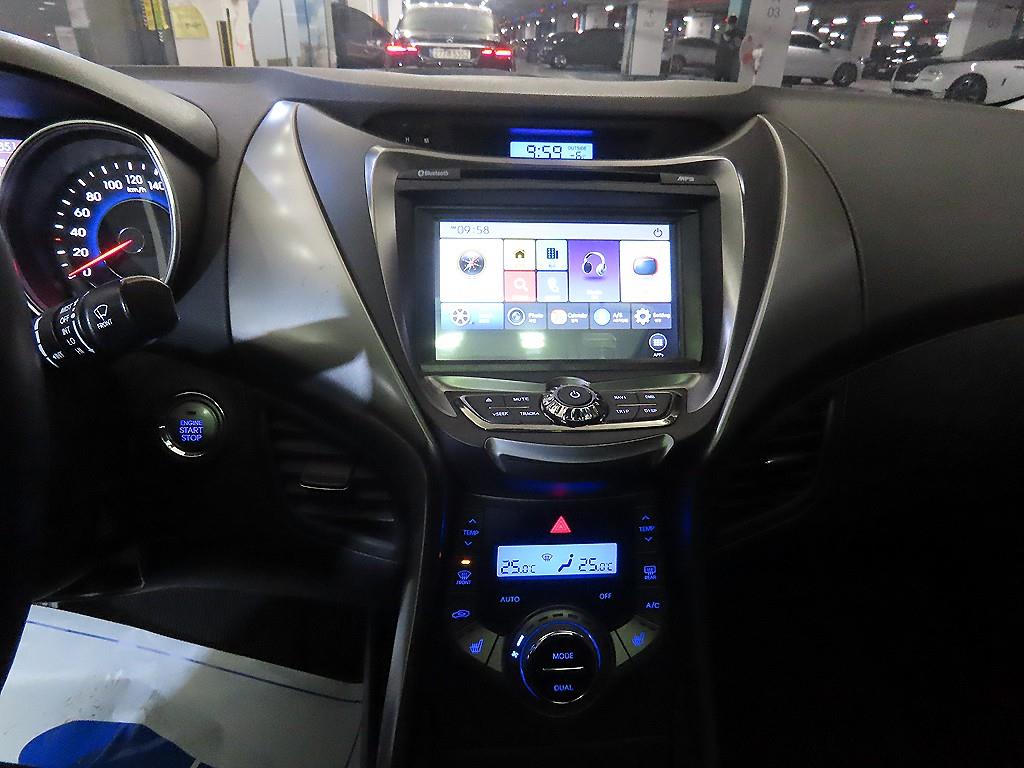 HYUNDAI Avante - Vista 11