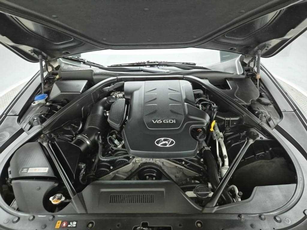 HYUNDAI Genesis - Vista 5