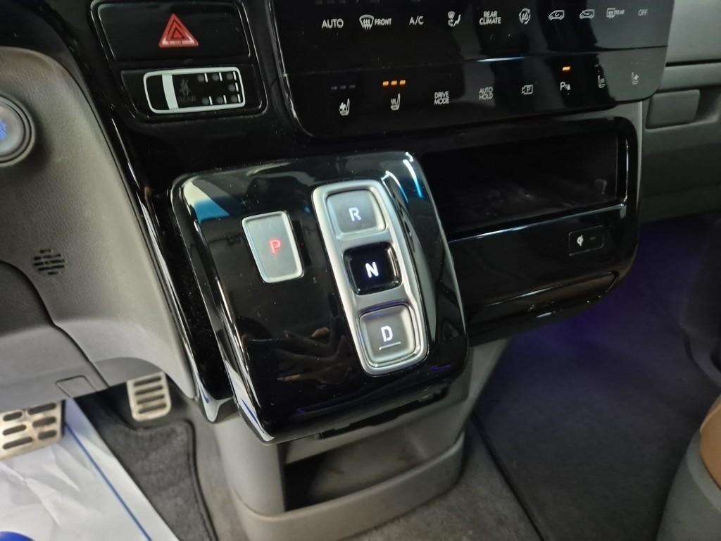 HYUNDAI Staria - Vista 8