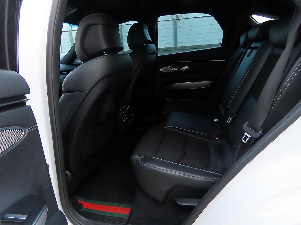 Genesis GV70 - Vista 6