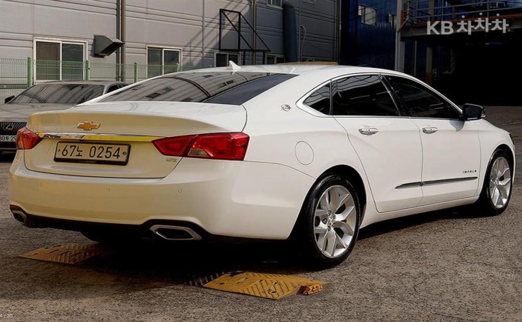 Chevrolet Impala - Vista 4