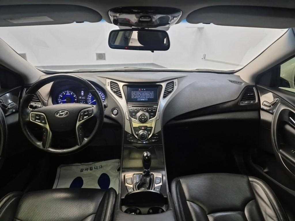 HYUNDAI Grandeur - Vista 7