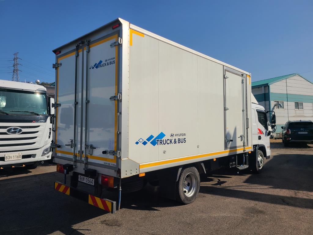 medium and large cargo truck - Vista 4