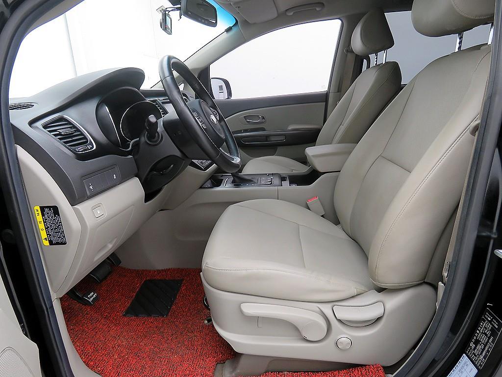 KIA Carnival - Vista 6