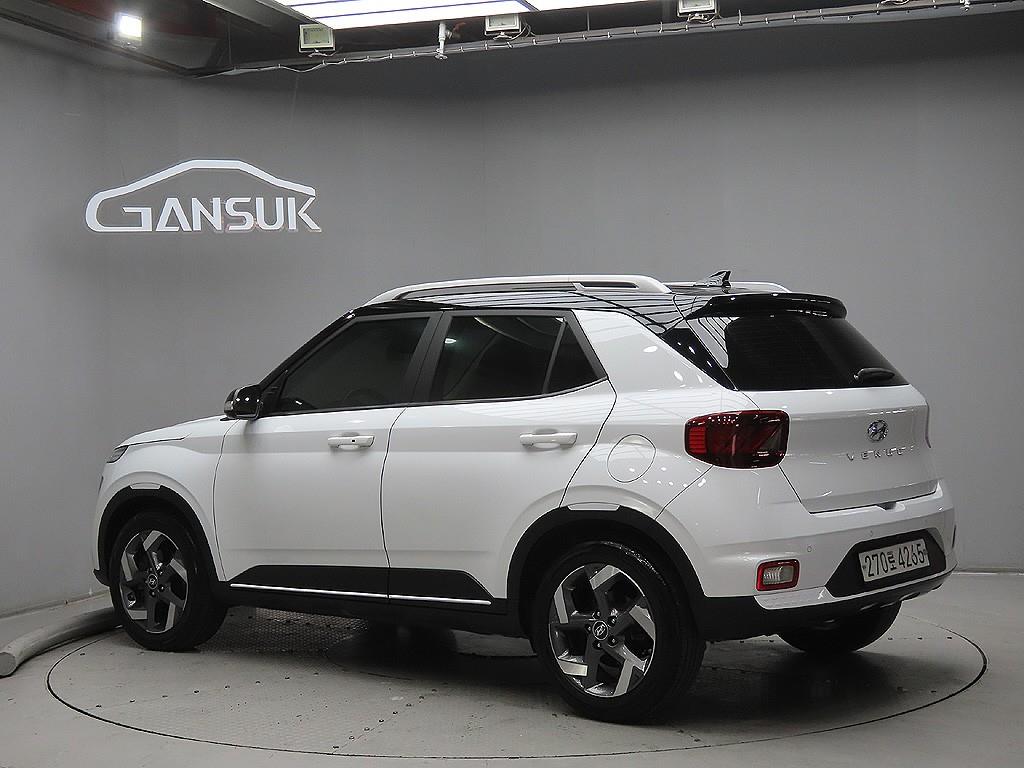 HYUNDAI Venue - Vista 5
