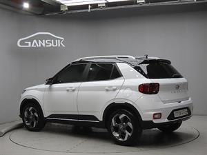 HYUNDAI Venue - Vista 6