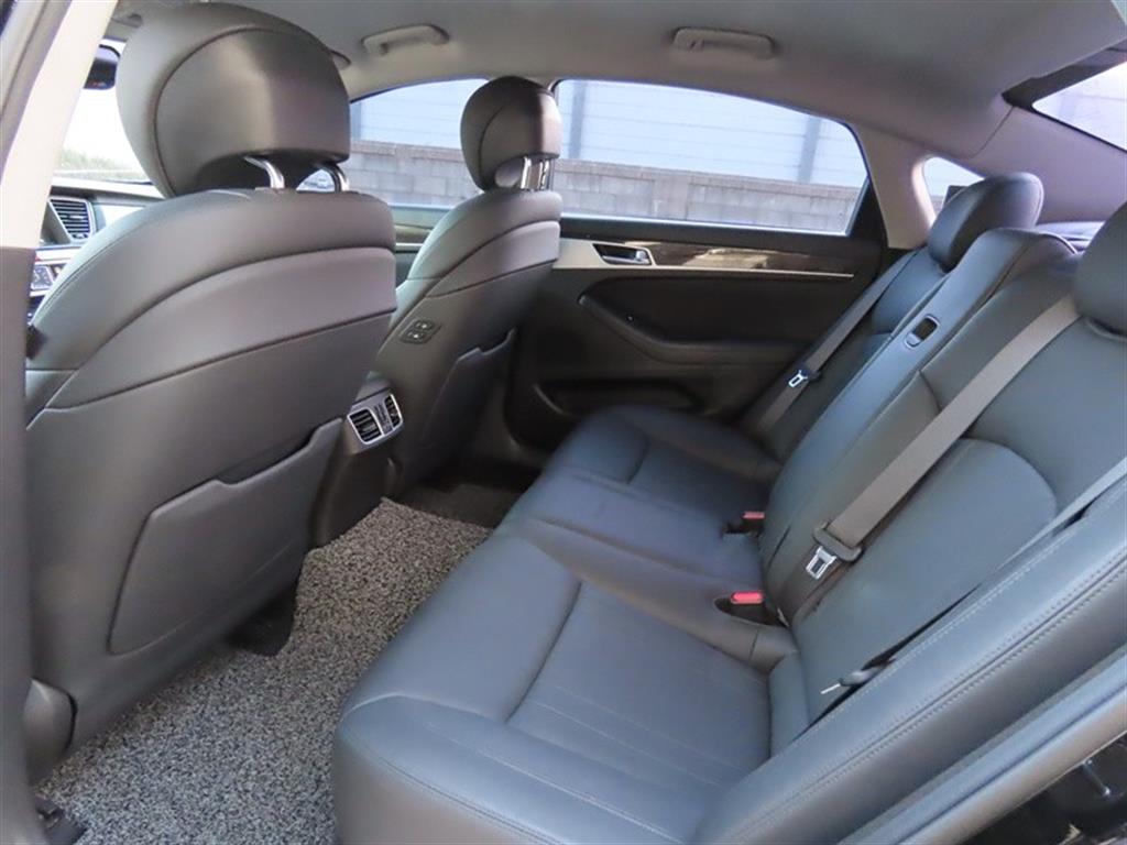 Genesis G80 - Vista 12