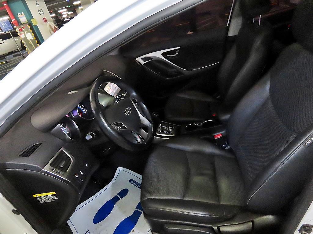 HYUNDAI Avante - Vista 6