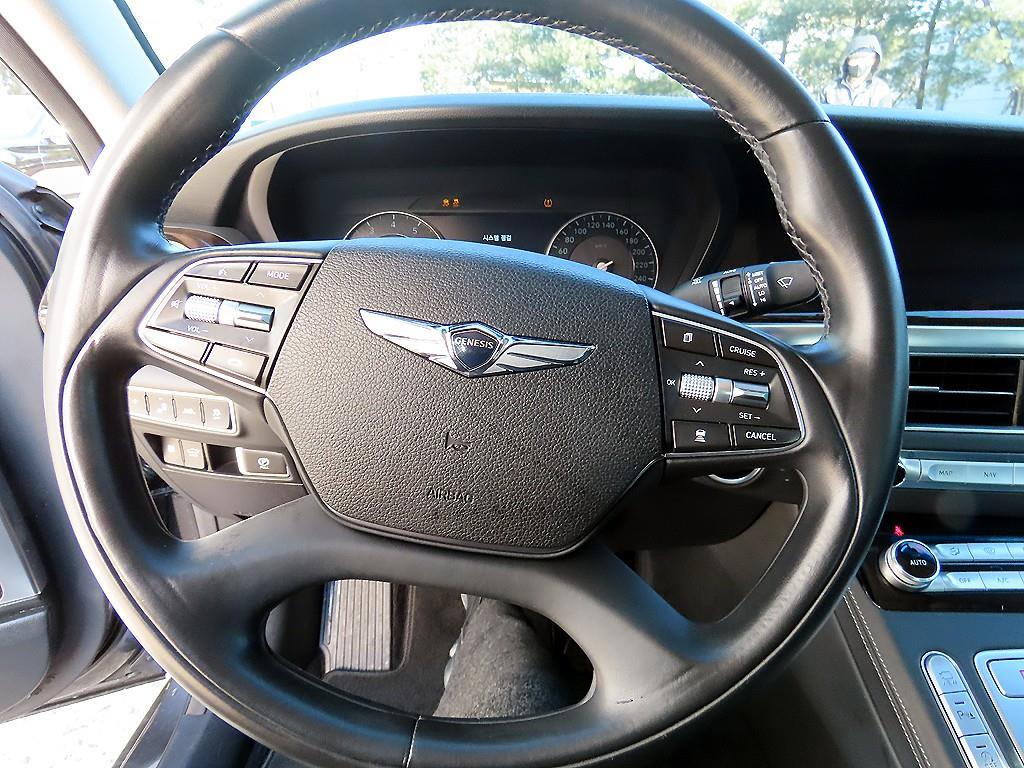 Genesis G90 - Vista 8