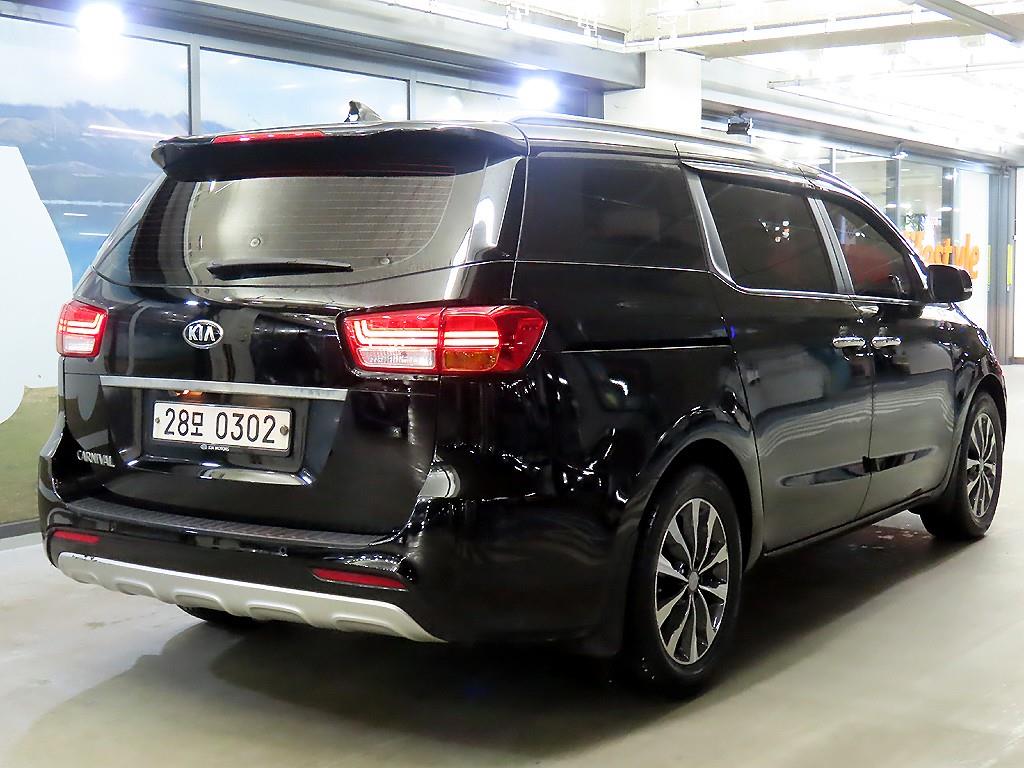 KIA Carnival - Vista 4