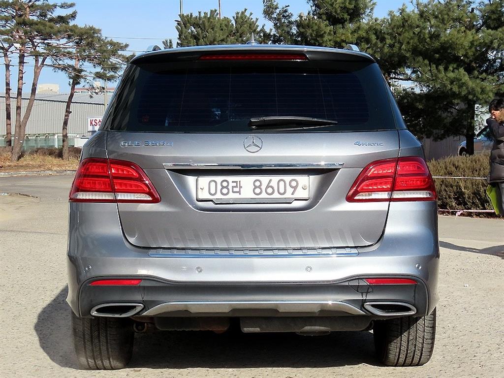 Mercedes Benz GLE Class - Vista 4