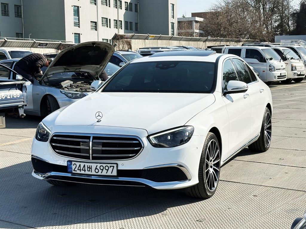 Mercedes Benz E class - Vista 2