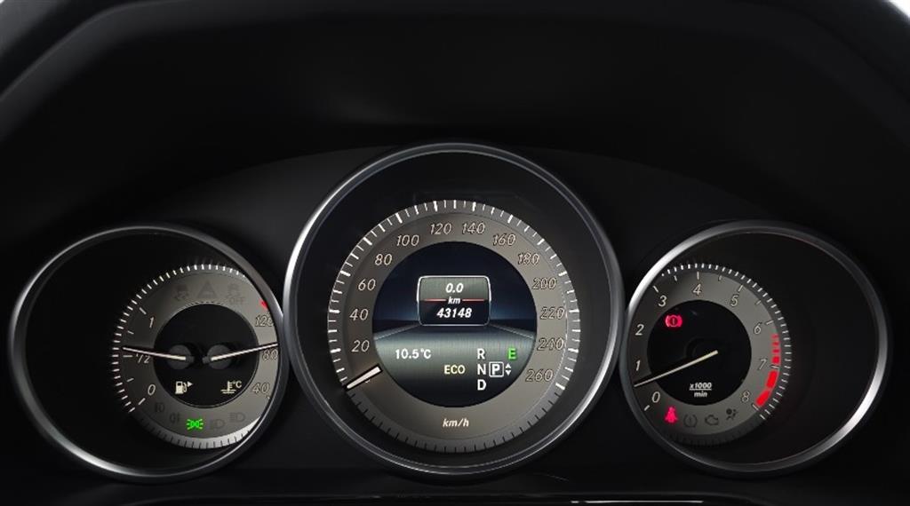 Mercedes Benz E class - Vista 8