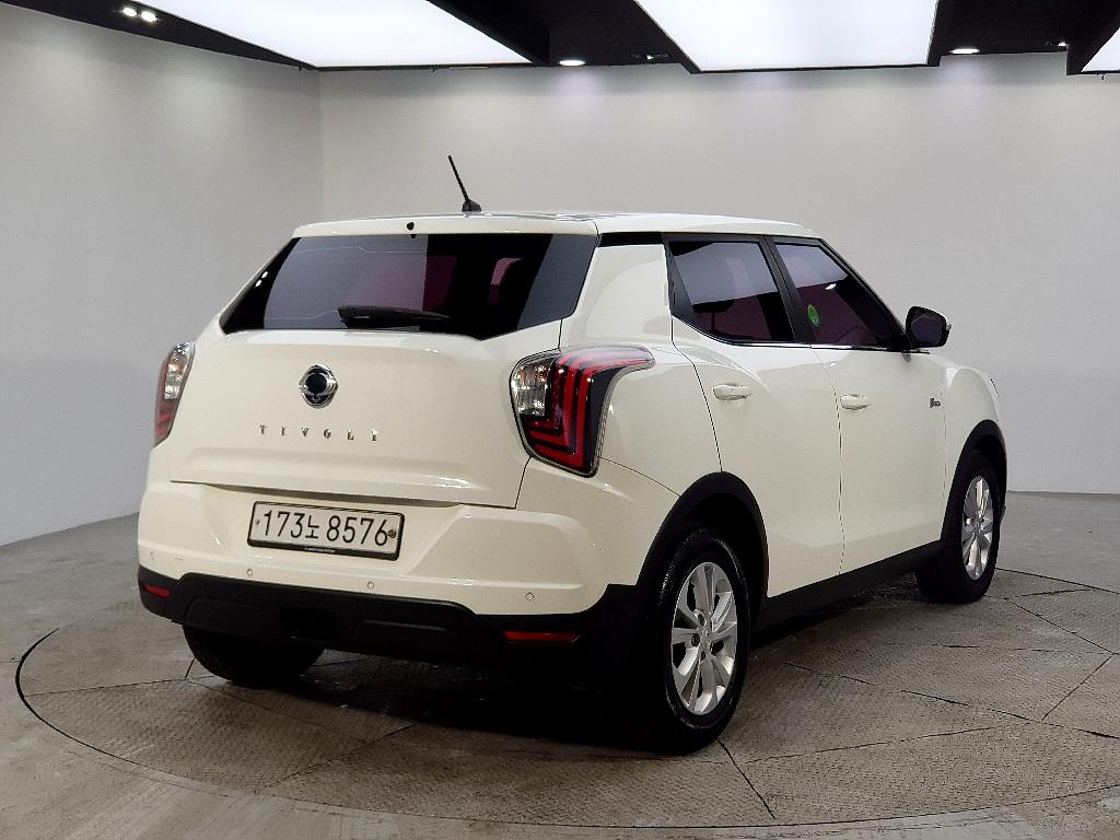 Ssangyong Tivoli - Vista 4