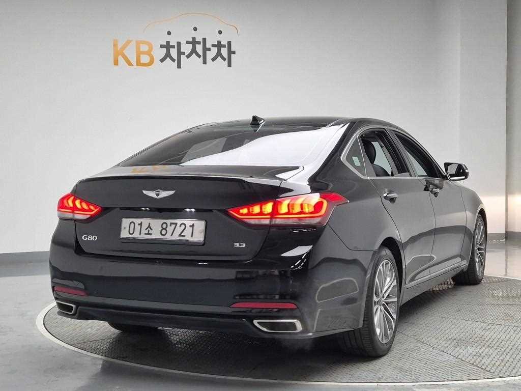 HYUNDAI Genesis - Vista 3