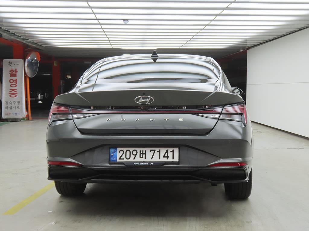 HYUNDAI Avante - Vista 3