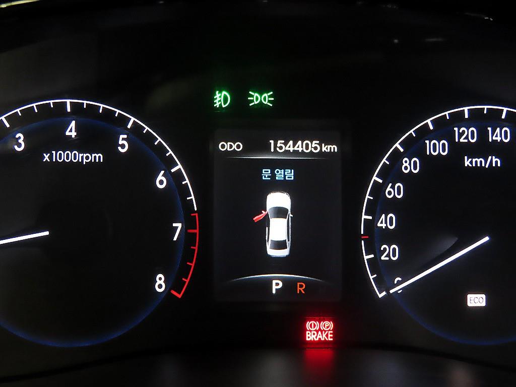 HYUNDAI Genesis - Vista 9