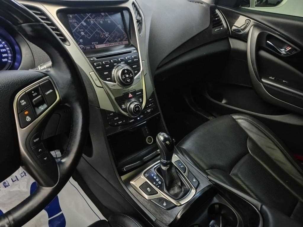 HYUNDAI Grandeur - Vista 10