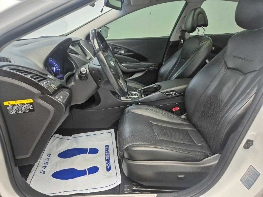 HYUNDAI Grandeur - Vista 11