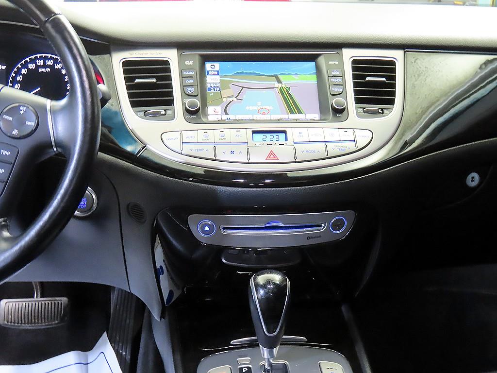 HYUNDAI Genesis - Vista 11