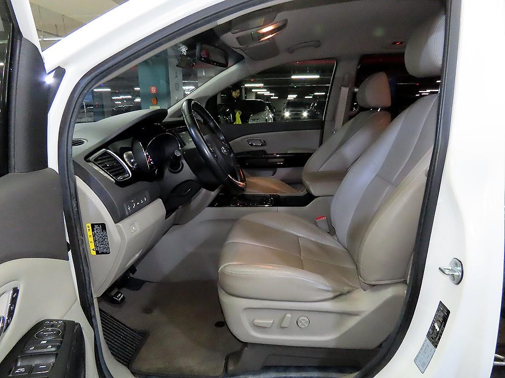 KIA Carnival - Vista 6
