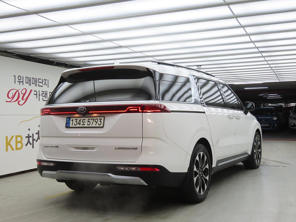 KIA Carnival - Vista 4