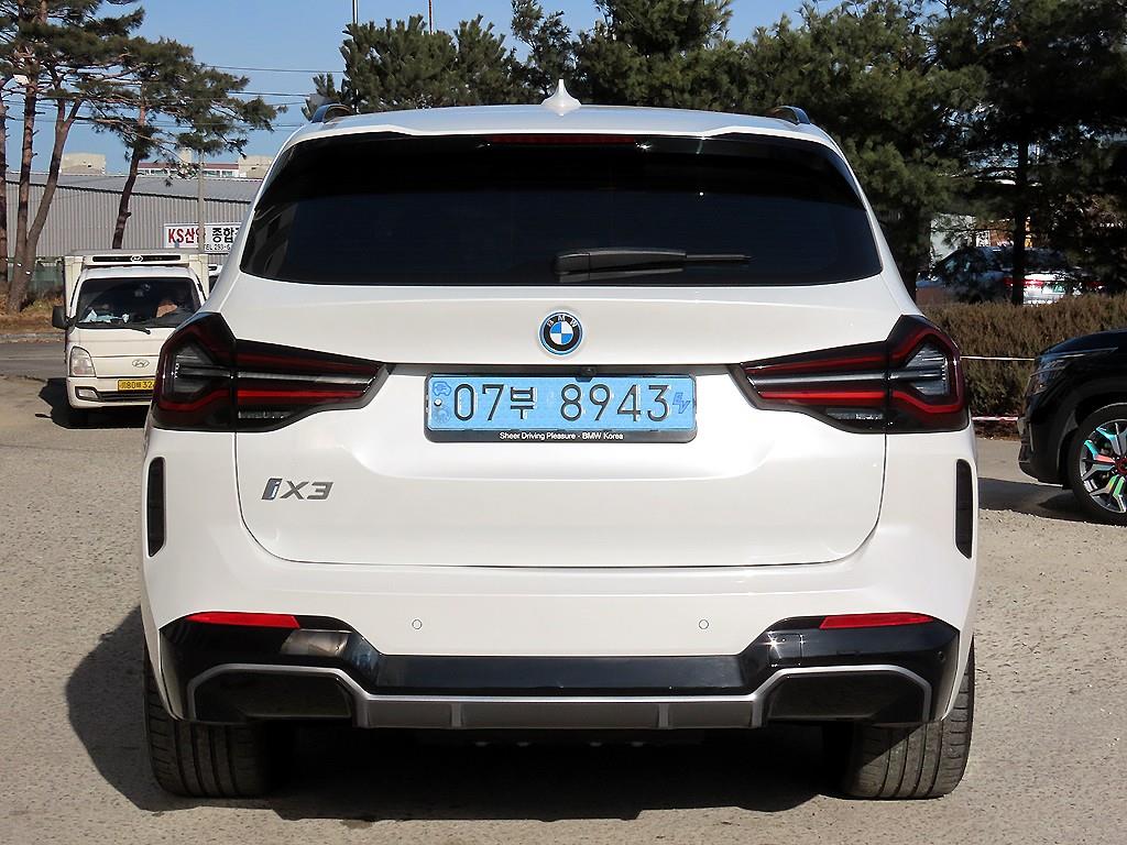 BMW iX3 - Vista 4