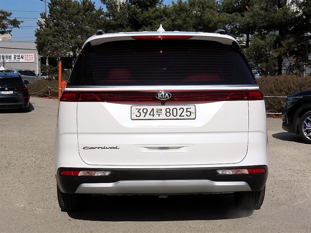 KIA Carnival - Vista 4