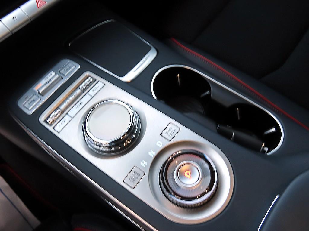 Genesis GV70 - Vista 10