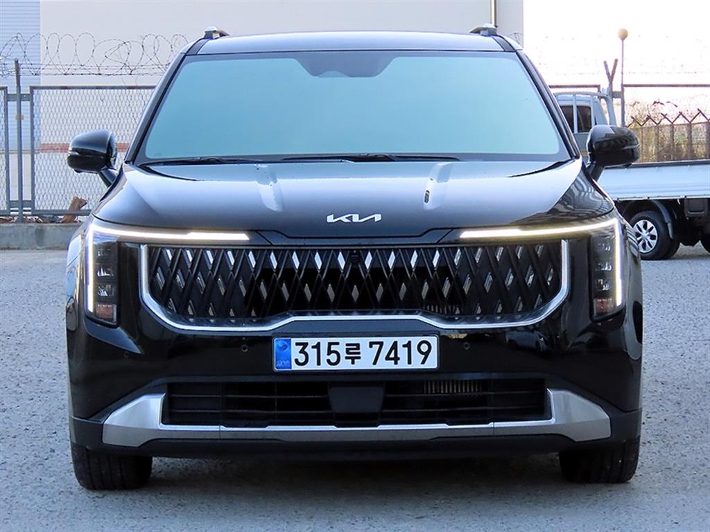 KIA Carnival 2025 Negro - Importación desde Corea - HF Imports Iquique - Foto 1