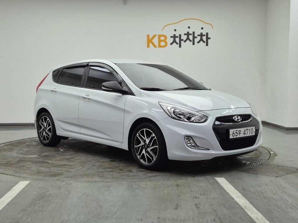 HYUNDAI Accent - Vista 2
