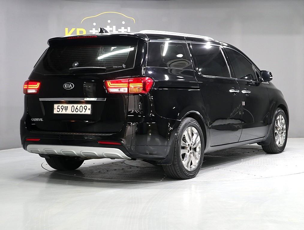 KIA Carnival - Vista 3