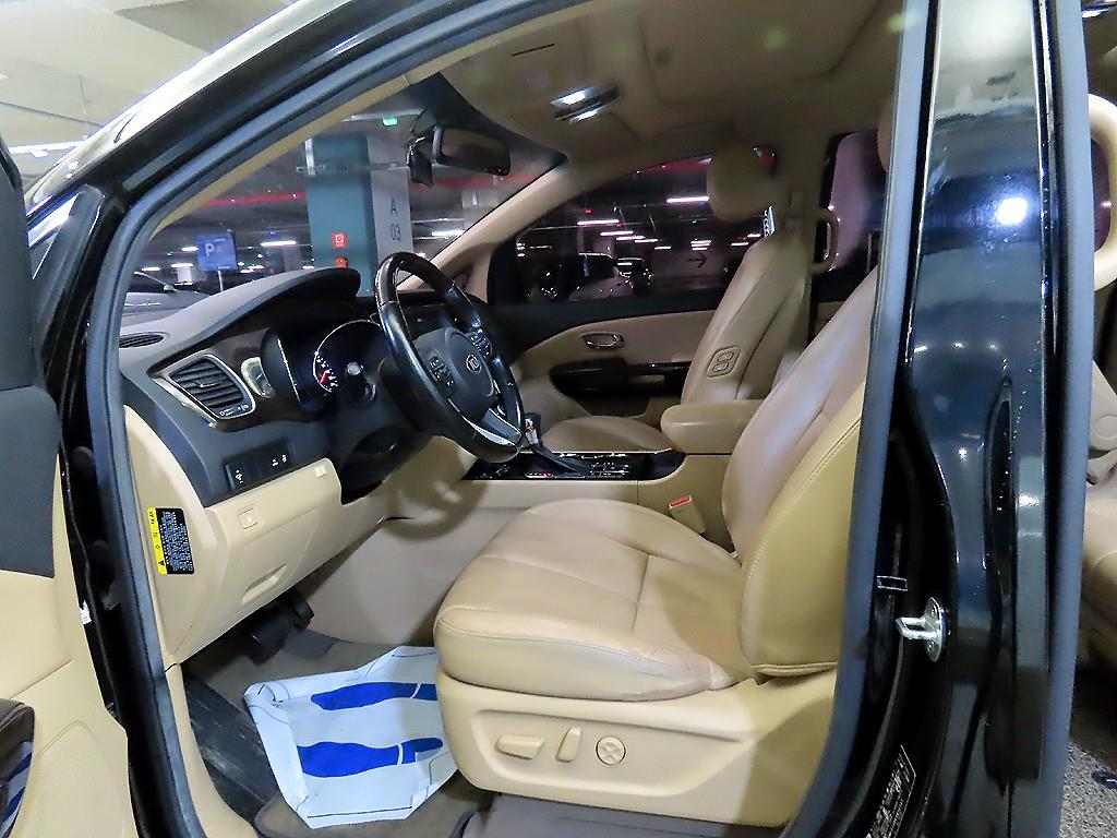 KIA Carnival - Vista 6