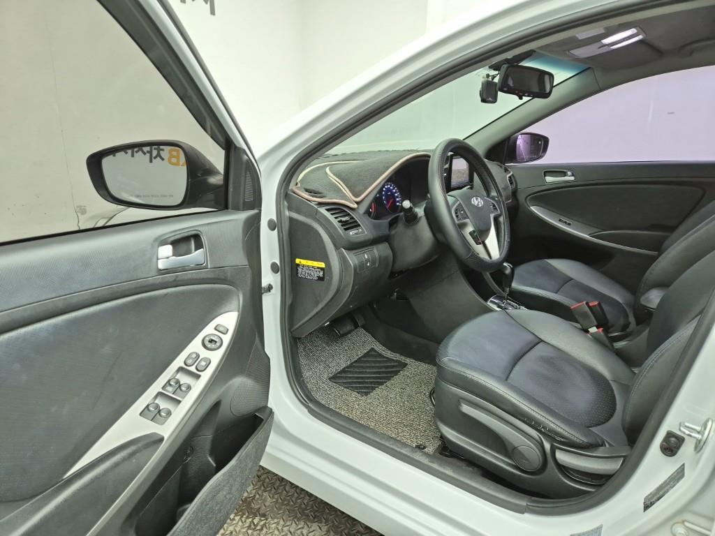 HYUNDAI Accent 2019 Blanco - Importación desde Corea - HF Imports Iquique - Foto 15