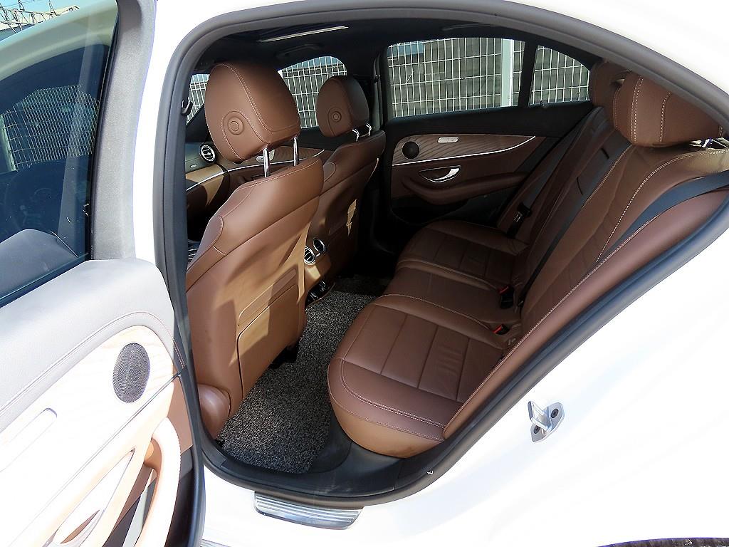 Mercedes Benz E class - Vista 6