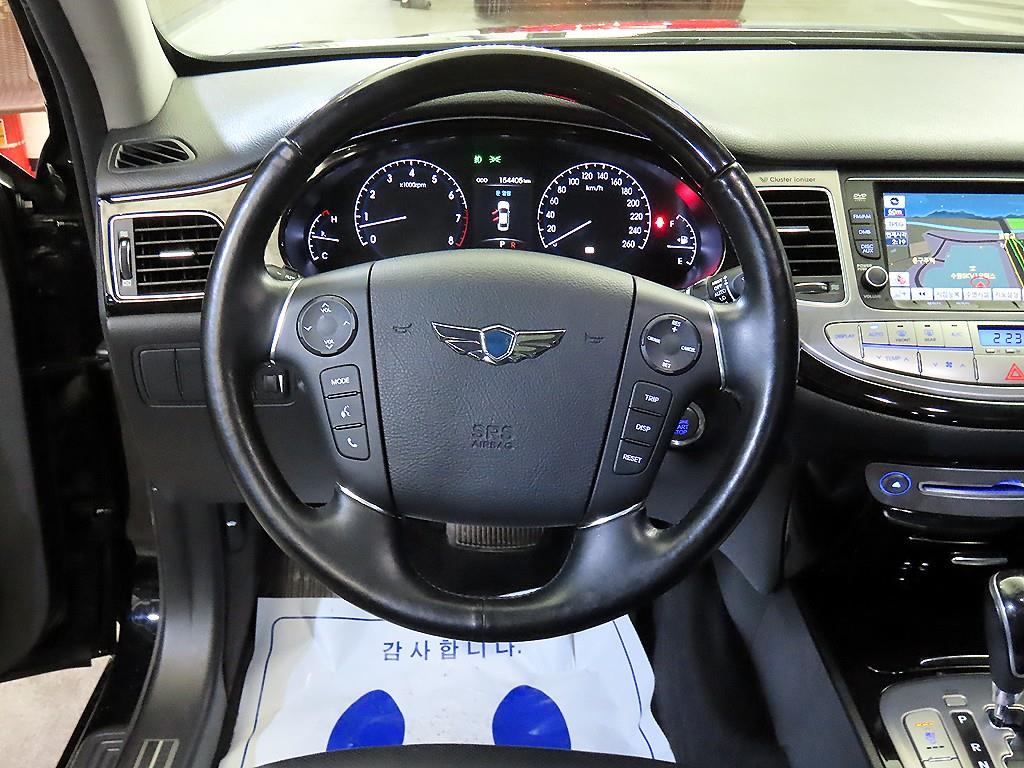 HYUNDAI Genesis - Vista 8