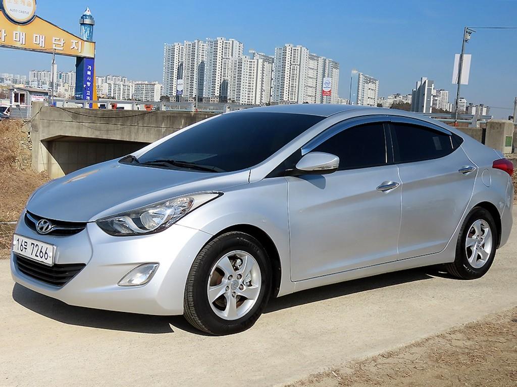 HYUNDAI Avante - Vista 2